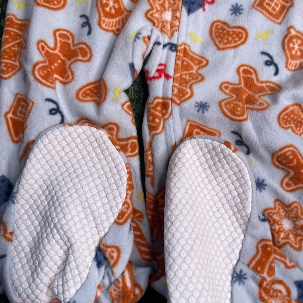 NWT 24m Gingerbread cutout cookies footie matching family pajamas sleeper unisex - Picture 5 of 6